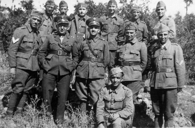 Αξιωματικοί και οπλίτες του Ανεξάρτητου Τάγματος Δελβινακίου κατά την προεπιστράτευση, Αύγουστος 1940.