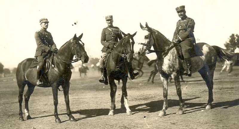Ο Στρατηγός Γεώργιος Στανωτάς (στο κέντρο) το 1922 στη Μικρά Ασία.